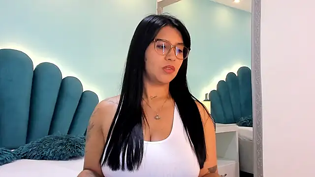 Snapshot of sharlott18 chatting on October 17, 2025, 11:45 am sharlott18 online show from October 17, 2025, 11:45 am