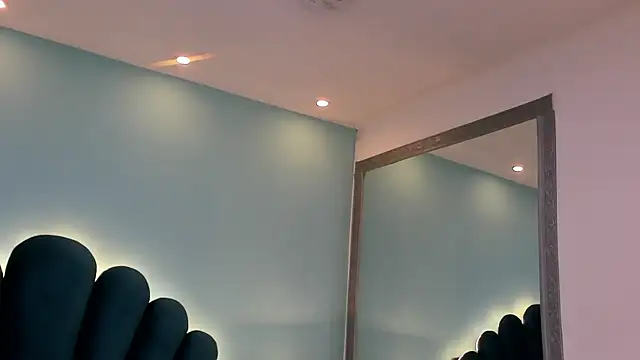 Snapshot of sharlott18 chatting on November 8, 2025, 10:52 am sharlott18 online show from November 8, 2025, 10:52 am