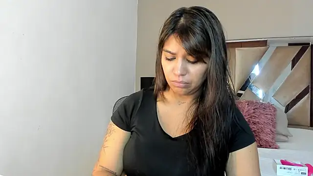 Snapshot of sharlott18 chatting on December 18, 2024, 9:14 am sharlott18 online show from December 18, 2024, 9:14 am