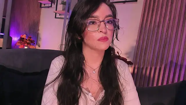 Eva Macalliter online show from April 19, 2026, 3:18 am