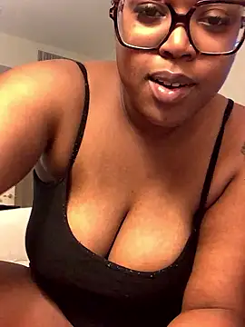 Snapshot of SweetHoneyBunz chatting on January 14, 2026, 4:49 am SweetHoneyBunz online show from January 14, 2026, 4:49 am
