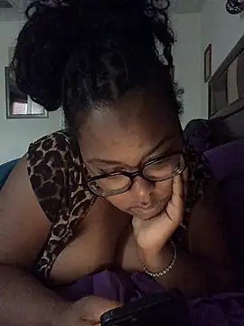 Snapshot of SweetHoneyBunz chatting on January 12, 2026, 4:47 pm SweetHoneyBunz online show from January 12, 2026, 4:47 pm