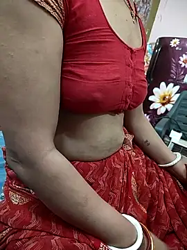 COUPLLE VILLAGE online show from February 10, 2026, 4:17 pm