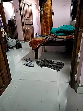 COUPLLE VILLAGE online show from November 18, 2025, 3:10 am