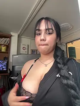 emily roberts1 online show from January 28, 2025, 6:39 pm