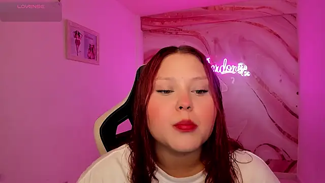 Snapshot of YuliCardona_ chatting on November 5, 2025, 5:05 pm YuliCardona online show from November 5, 2025, 5:05 pm