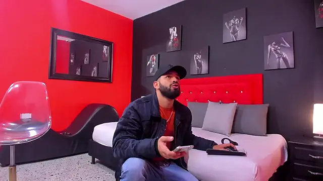 Snapshot of Thiagogomez chatting on November 8, 2025, 12:52 pm Thiagogomez online show from November 8, 2025, 12:52 pm