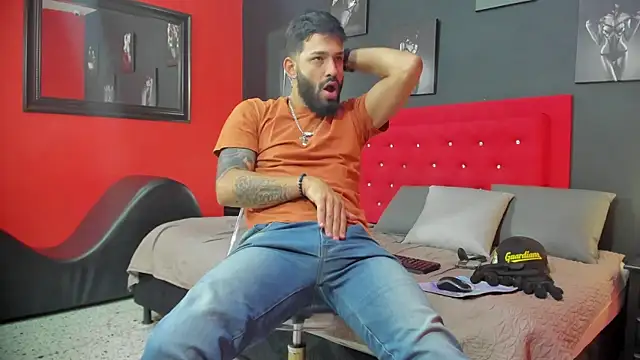 Snapshot of Thiagogomez chatting on September 30, 2025, 12:33 pm Thiagogomez online show from September 30, 2025, 12:33 pm