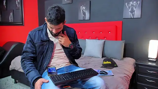 Snapshot of Thiagogomez chatting on October 7, 2025, 12:28 pm Thiagogomez online show from October 7, 2025, 12:28 pm