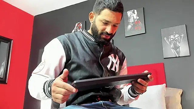 Snapshot of Thiagogomez chatting on March 12, 2025, 12:26 pm Thiagogomez online show from March 12, 2025, 12:26 pm