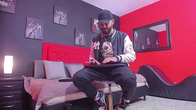 Snapshot of Thiagogomez chatting on November 30, 2025, 12:28 pm Thiagogomez online show from November 30, 2025, 12:28 pm