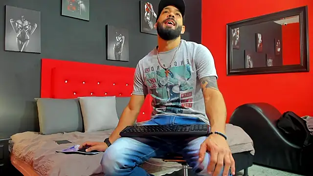 Snapshot of Thiagogomez chatting on September 23, 2025, 12:23 pm Thiagogomez online show from September 23, 2025, 12:23 pm