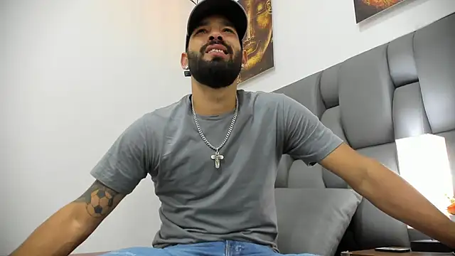 Snapshot of Thiagogomez chatting on March 3, 2026, 7:10 pm Thiagogomez online show from March 3, 2026, 7:10 pm