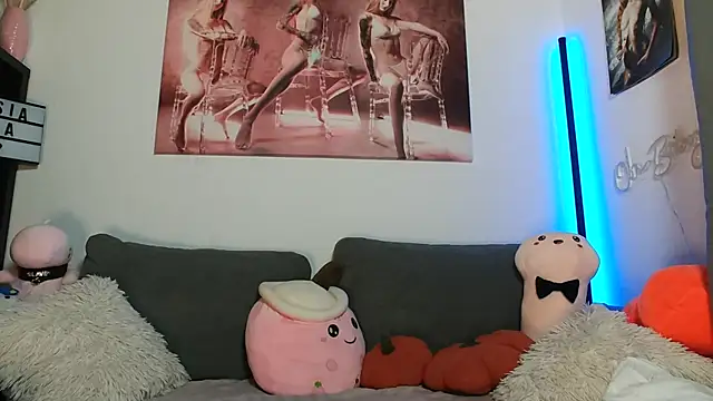 Snapshot of LessiaMia chatting on October 8, 2025, 3:46 pm LessiaMia online show from October 8, 2025, 3:46 pm