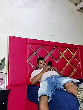 ViolettAndCandy online show from December 4, 2025, 2:49 pm