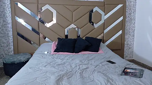 Snapshot of andre_queen09 chatting on October 12, 2025, 7:54 am andre queen09 online show from October 12, 2025, 7:54 am