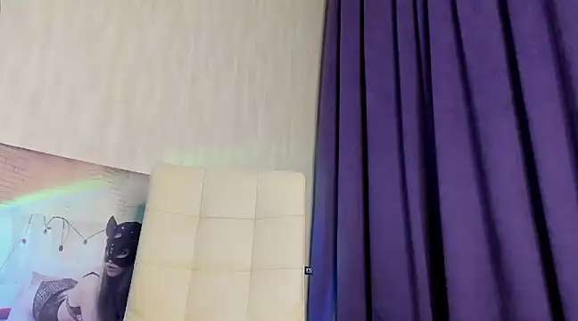 Snapshot of Miss_Kreez chatting on December 3, 2024, 1:38 pm Miss Kreez online show from December 3, 2024, 1:38 pm