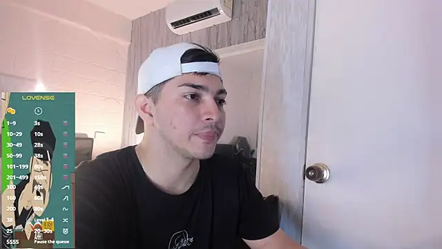 Snapshot of JUANDIAMONDS98 chatting on February 11, 2026, 1:00 pm JUANDIAMONDS98 online show from February 11, 2026, 1:00 pm