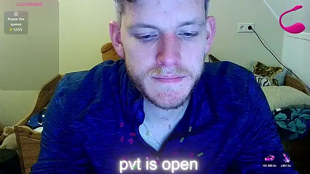 Snapshot of Love_Bert chatting on October 31, 2025, 9:22 pm Love Bert online show from October 31, 2025, 9:22 pm