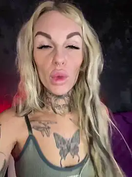Snapshot of angel_devil_forever chatting on September 13, 2025, 10:21 pm angel devil forever online show from September 13, 2025, 10:21 pm