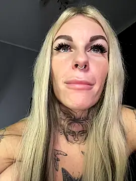 Snapshot of angel_devil_forever chatting on September 10, 2025, 11:04 pm angel devil forever online show from September 10, 2025, 11:04 pm