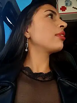 Snapshot of Astrid-- chatting on November 18, 2025, 7:39 pm Astrid-- online show from November 18, 2025, 7:39 pm