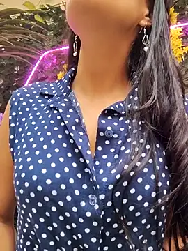 Snapshot of Astrid-- chatting on October 9, 2025, 7:58 pm Astrid-- online show from October 9, 2025, 7:58 pm