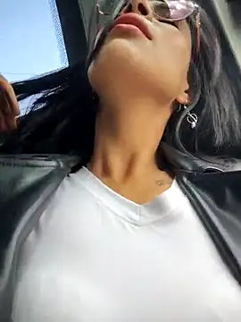 Snapshot of Astrid-- chatting on December 1, 2025, 3:13 pm Astrid-- online show from December 1, 2025, 3:13 pm