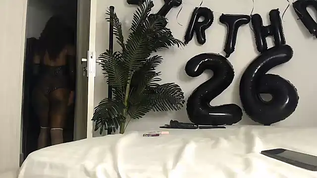 CurvyGlass online show from October 16, 2025, 1:25 am