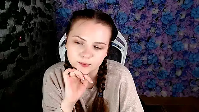 IxxiLiana online show from September 27, 2025, 5:13 am