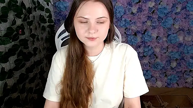 IxxiLiana online show from September 28, 2025, 5:03 am