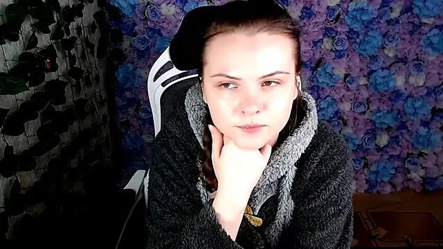 IxxiLiana online show from October 3, 2025, 5:09 am