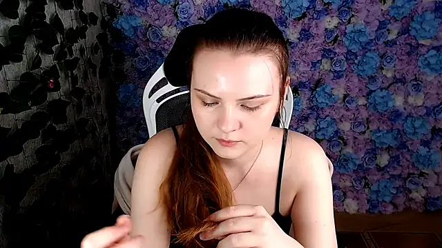 IxxiLiana online show from September 30, 2025, 5:13 am