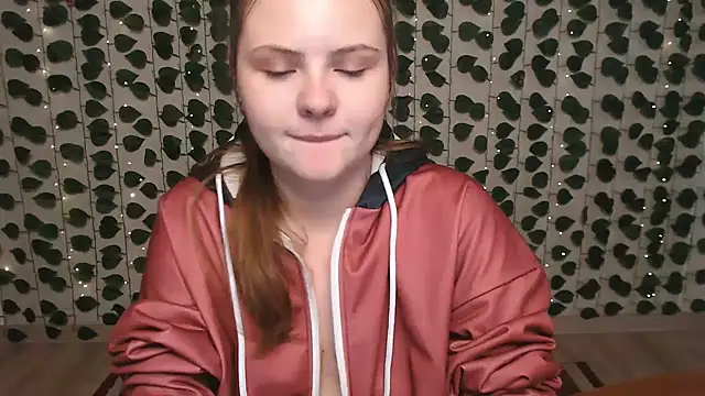 IxxiLiana online show from March 3, 2025, 5:05 am
