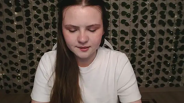 IxxiLiana online show from March 15, 2025, 5:08 am
