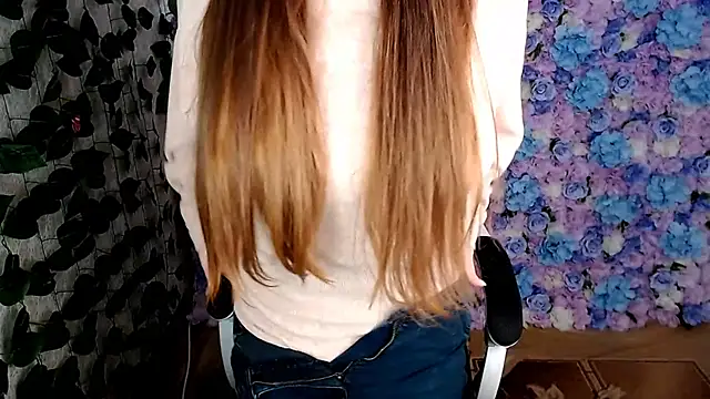 IxxiLiana online show from October 6, 2025, 5:08 am