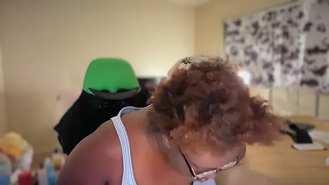 Yagurl  west online show from February 3, 2026, 6:22 am