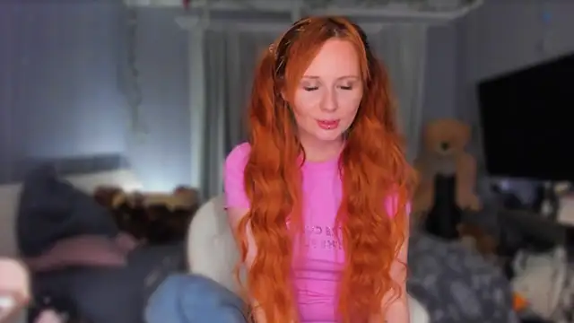 KlementinaBbG online show from April 9, 2026, 8:37 pm