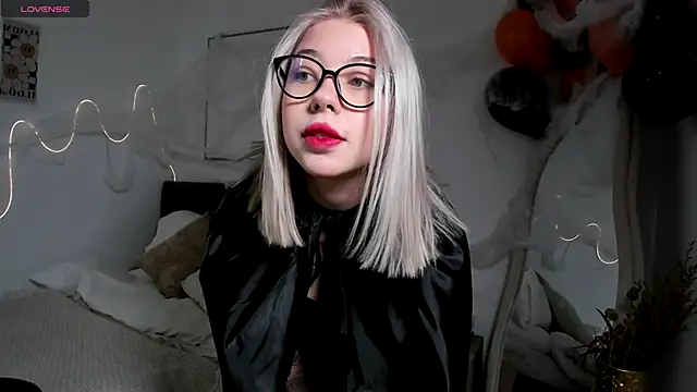 SimonaGerry online show from October 29, 2025, 4:33 am