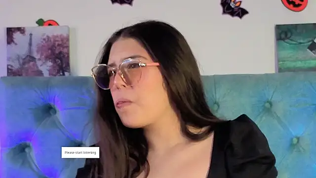 Snapshot of Paola_Lyon_ chatting on November 7, 2025, 12:53 pm Paola Lyon online show from November 7, 2025, 12:53 pm