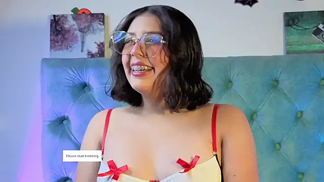 Snapshot of Paola_Lyon_ chatting on November 21, 2025, 6:40 pm Paola Lyon online show from November 21, 2025, 6:40 pm