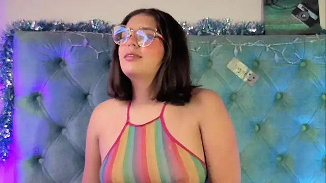 Paola Lyon  online show from December 22, 2025, 12:38 pm