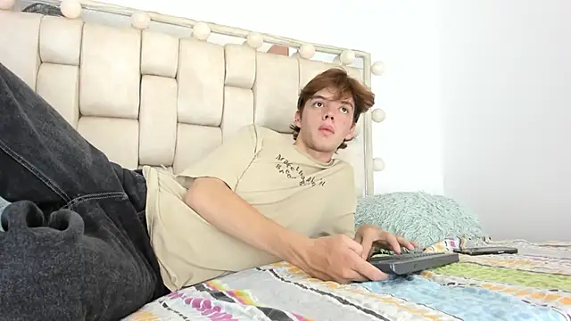 daniel hot03 online show from November 7, 2025, 8:24 pm