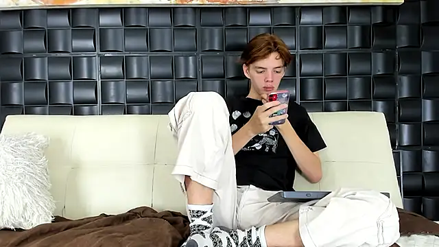 daniel hot03 online show from March 19, 2025, 9:37 pm