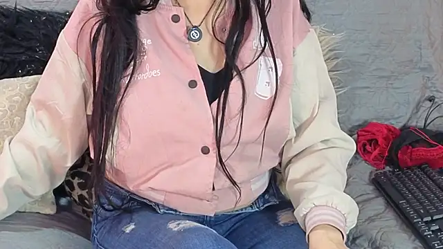 nadescomthxx online show from January 7, 2026, 4:23 pm