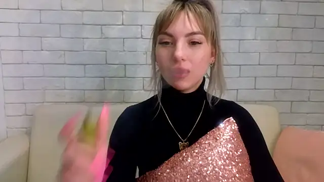 Snapshot of MiaMinx chatting on February 14, 2025, 4:37 am MiaMinx online show from February 14, 2025, 4:37 am