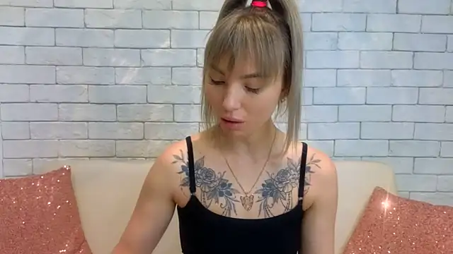 Snapshot of MiaMinx chatting on January 30, 2025, 10:19 pm MiaMinx online show from January 30, 2025, 10:19 pm