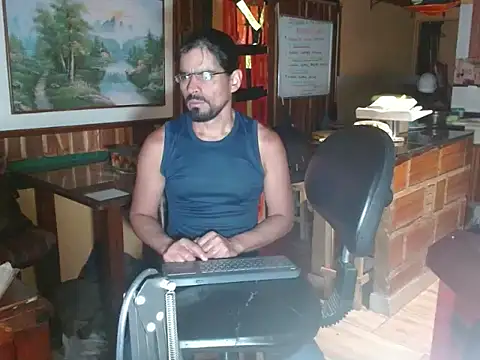 Snapshot of Dr_Pocholate84 chatting on May 16, 2026, 12:20 am Dr Pocholate84 online show from May 16, 2026, 12:20 am