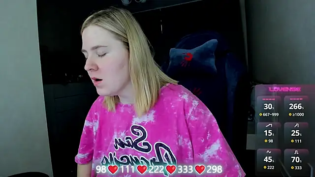 Olivia Munk online show from April 14, 2026, 3:55 am