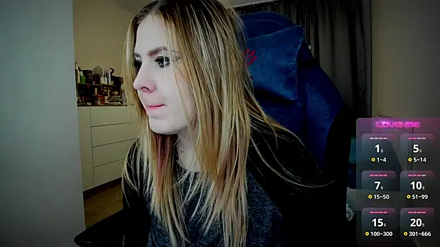 Olivia Munk online show from October 11, 2025, 4:24 am